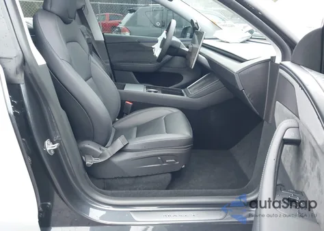 2026 Tesla Model Y Premium Rear-Wheel Drive/Standard Rear-Wheel Drive z USA, uszkodzony, nr VIN 7SAYGDED2TA476063